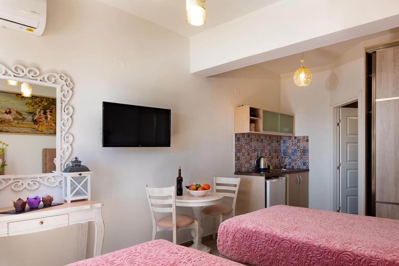 Elimia Suites & Studios Makrýgialos Екстериор снимка